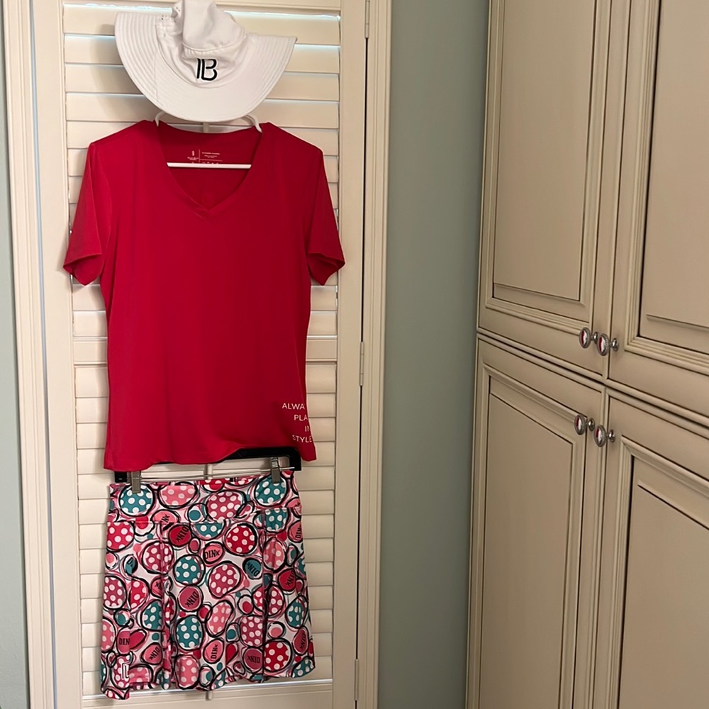 NWOT Pickleball Bella Dink Skort SZ2 Bella Tee SZM and Hat One Size In Pink